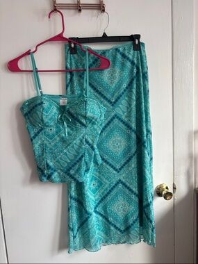 No Boundaries turquoise paisley top and skirt size M 8-10